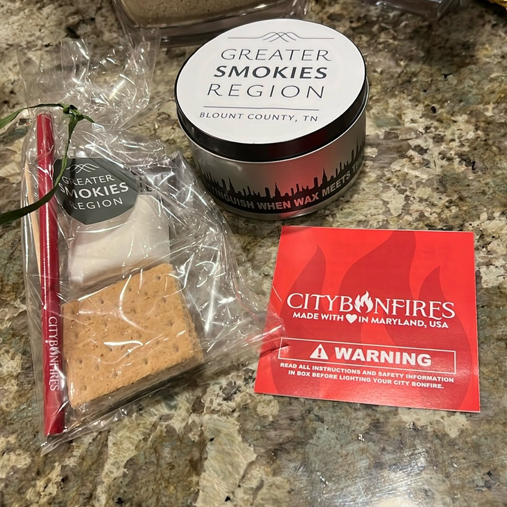 City Bonfires S’mores Kit with Hershey, Marshmallow and Graham Crackers